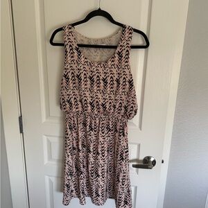 Chic Pink and Black Patterned Dress